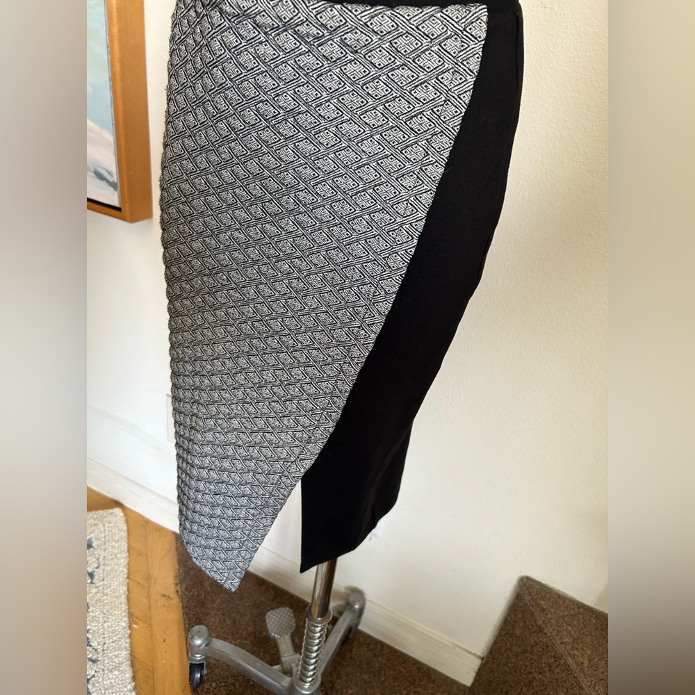 ANTHROPOLOGIE HD IN PARIS Black & Gray Asymmetrical Skirt, SZ 6